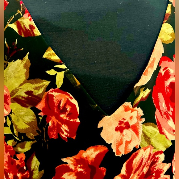 Beautiful Rose Print “Meghan Mathews”Dress Ruffle Trim. Size 12 - Picture 8 of 10